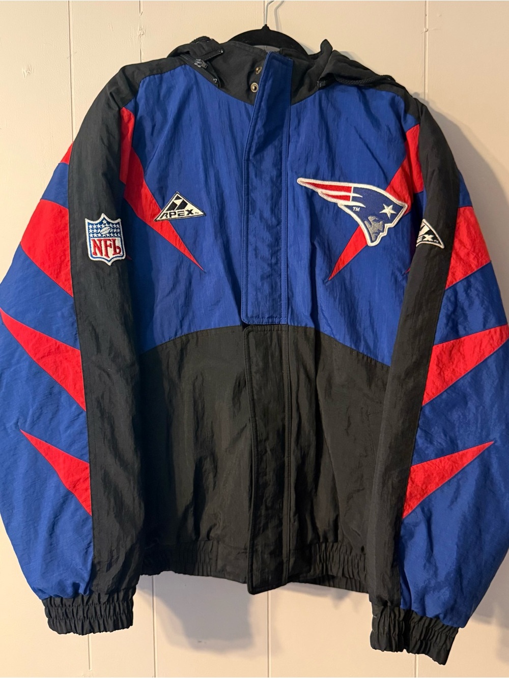 Vintage 90s Apex One NFL Pro Line New England Patriots Hooded Puffer Jacket